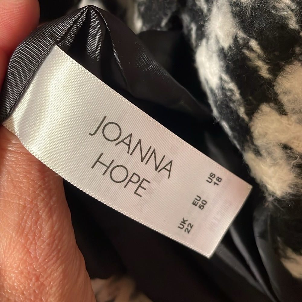 Joanna Hope Blk/Wht 100% Poly Houndstooth Coat w/Belt, Lg Collar & Pockets Sz 18 - Picture 3 of 8